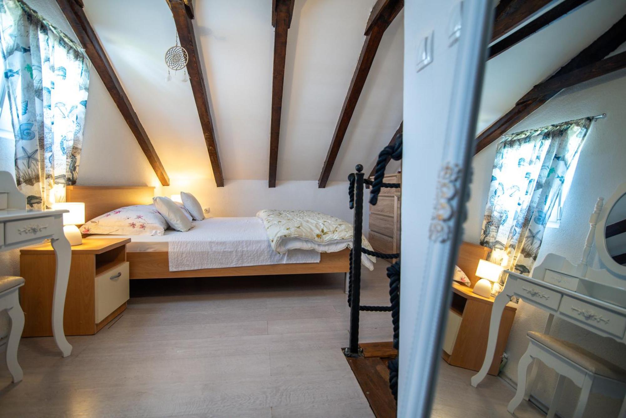 Studio Apartment Dona トロギール エクステリア 写真