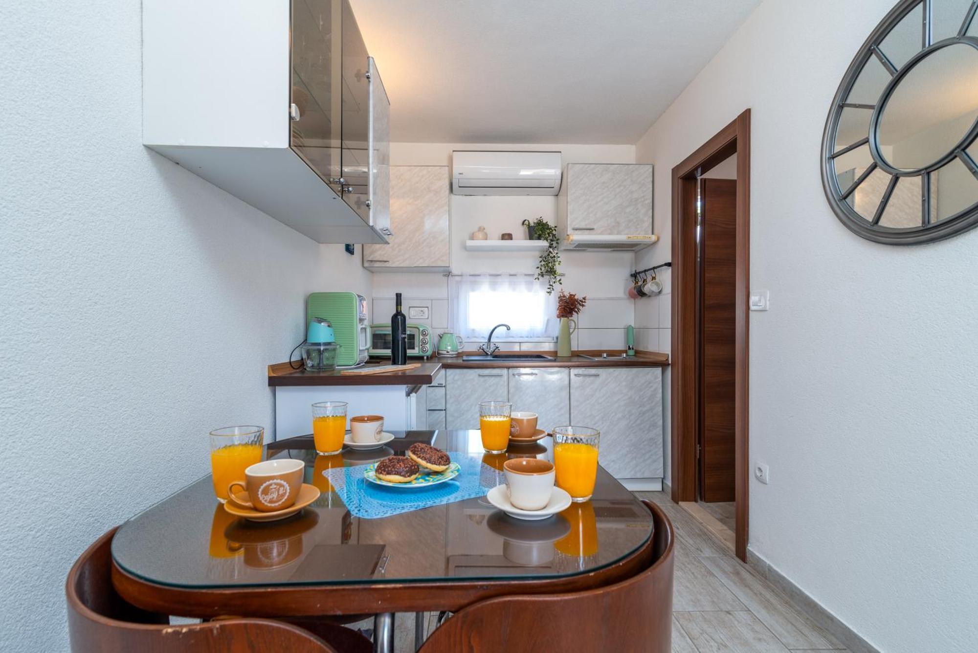 Studio Apartment Dona トロギール エクステリア 写真